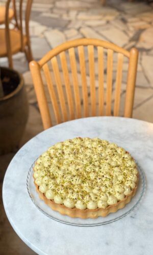 TARTA MIGDAŁOWA Z KREMEM PISTACJOWYM